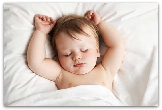 Грешки, кои родителите ги прават, кога го ставаат детето на спиење