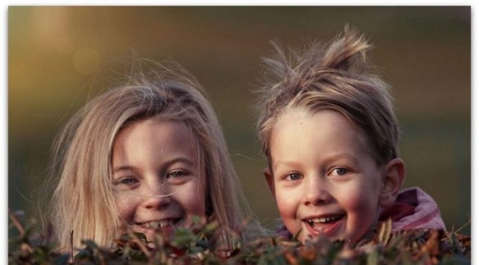 Еве како да израснете среќно дете без комплекси