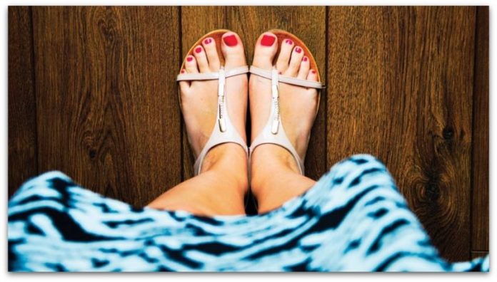 Како да ги подготвите стапалата за сандали