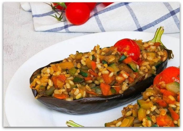 Полнет модар патлиџан со зеленчук и ориз