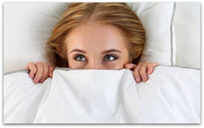 Празнична поза за да го зачините сексуалниот живот во студените ноќи