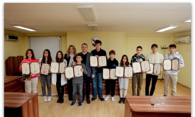 Десет ученици и студенти од Центар се добитници на наградата „Феникс“ за 2022 година